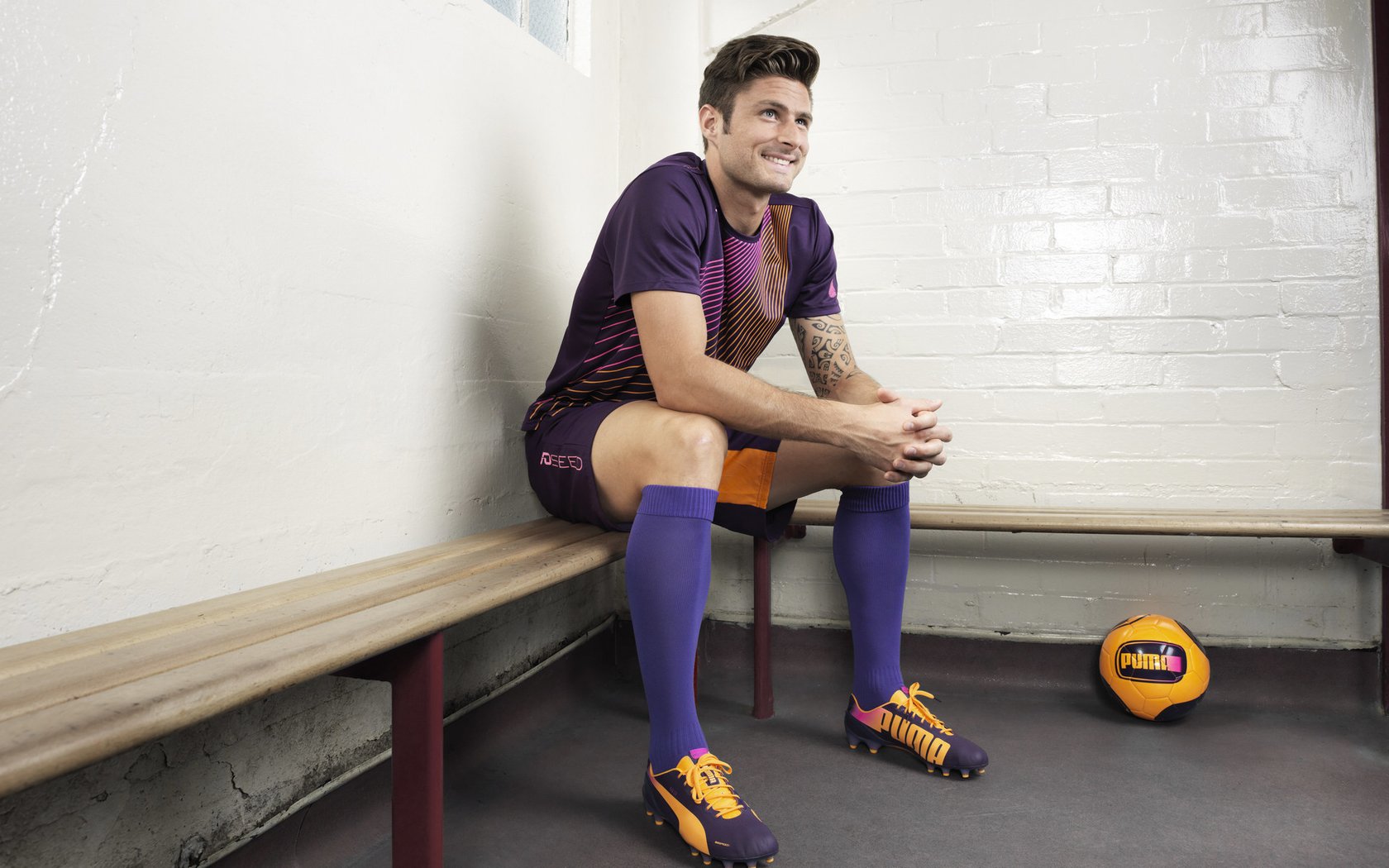 瑞士男足在巴黎奥运会比赛中以2-0战胜西班牙，瑞士男足主帅